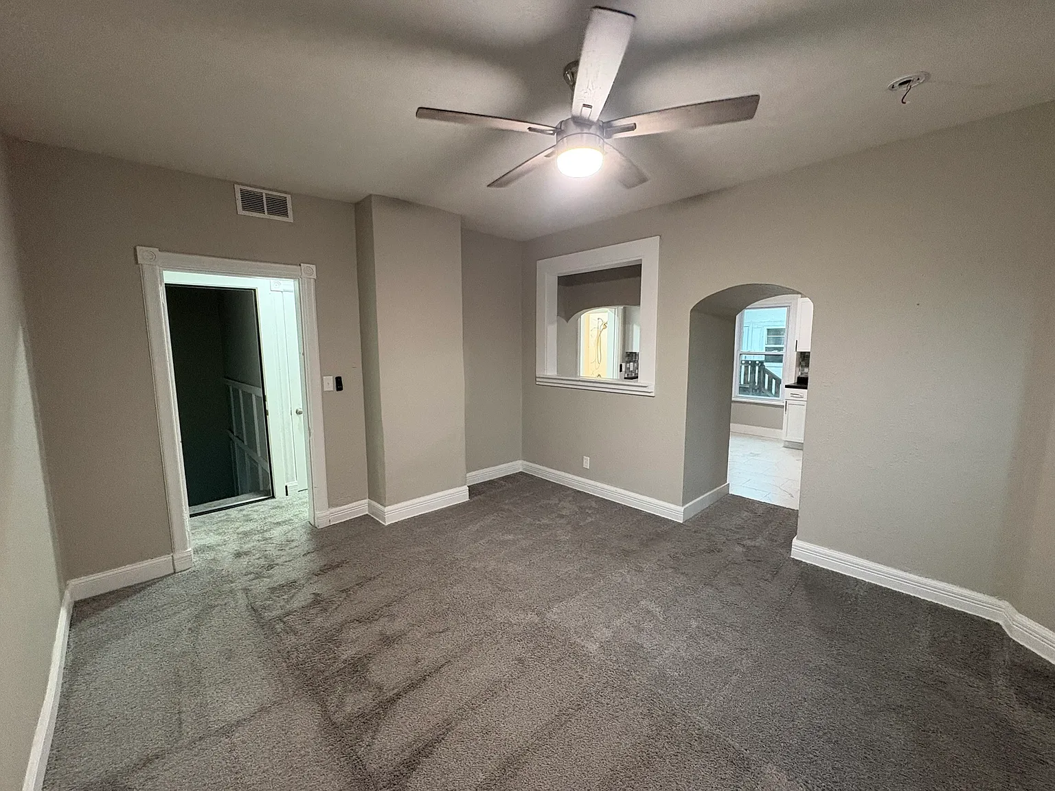 3 bed, 1100 sqft, $1,599 — Photo 2