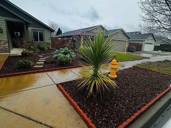 3rd image of 2750 Cummings Ln
