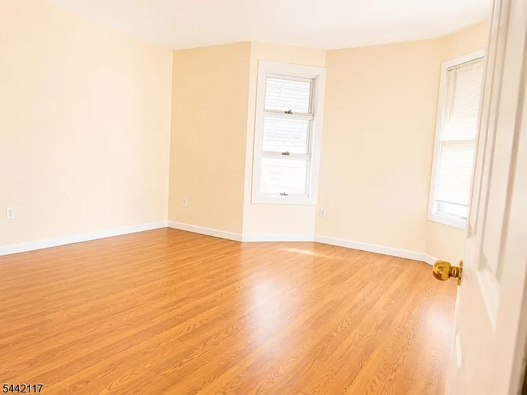 316 Clifton Ave — Photo 8