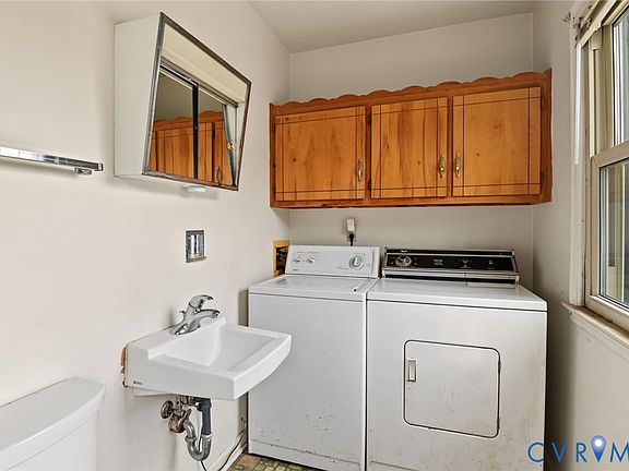 4th image of 2380 Hill St