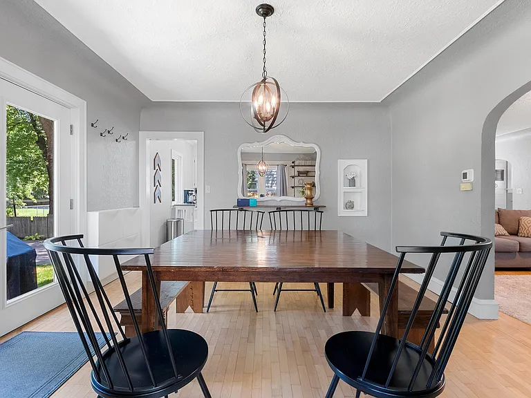 1338 W 8th St — Photo 33