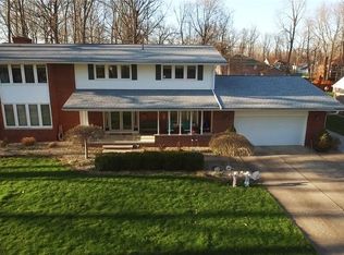 675 Greenlawn Dr, Amherst, OH 44001