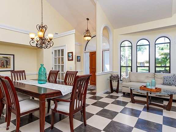 3rd image of 609 Rossmoor Cir