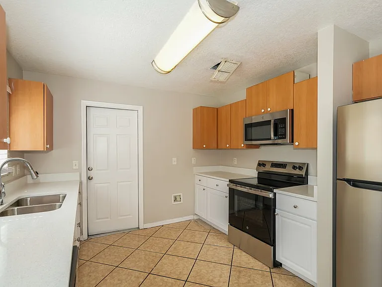 10334 Summerview Cir — Photo 8
