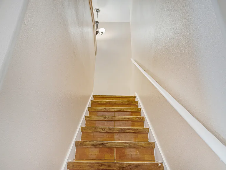 140 Jones Ln #B — Photo 17
