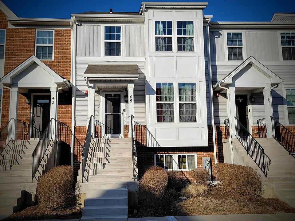 1st image of 45 Nicholas Dr W