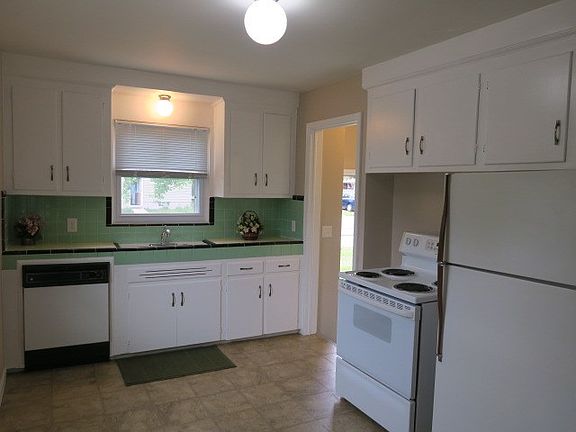 3rd image of 2301 E Lincoln Ave