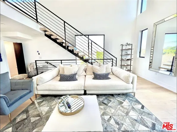 (undisclosed Address), North Hollywood, CA 91606