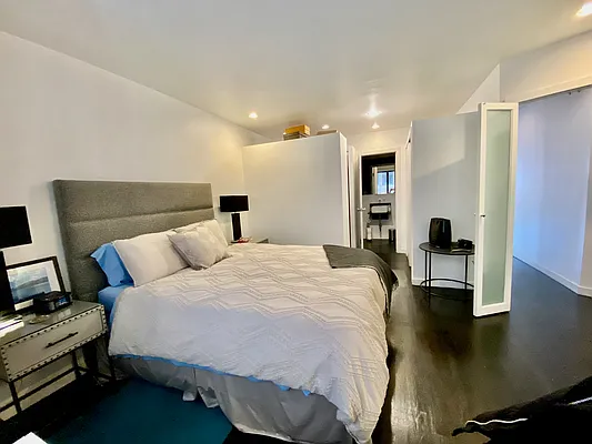 Rented by R New York | media 17