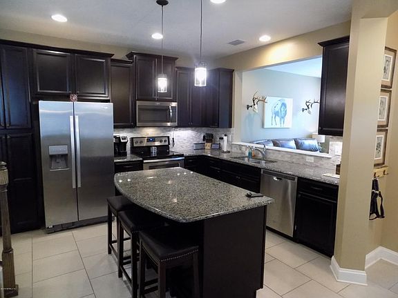 5th image of 295 Richmond Dr