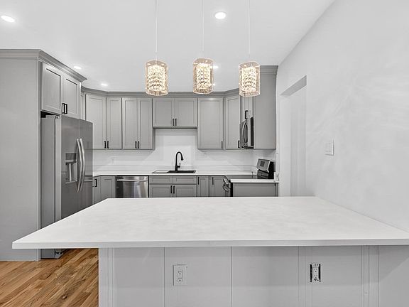 3rd image of 21 Ensign Ave