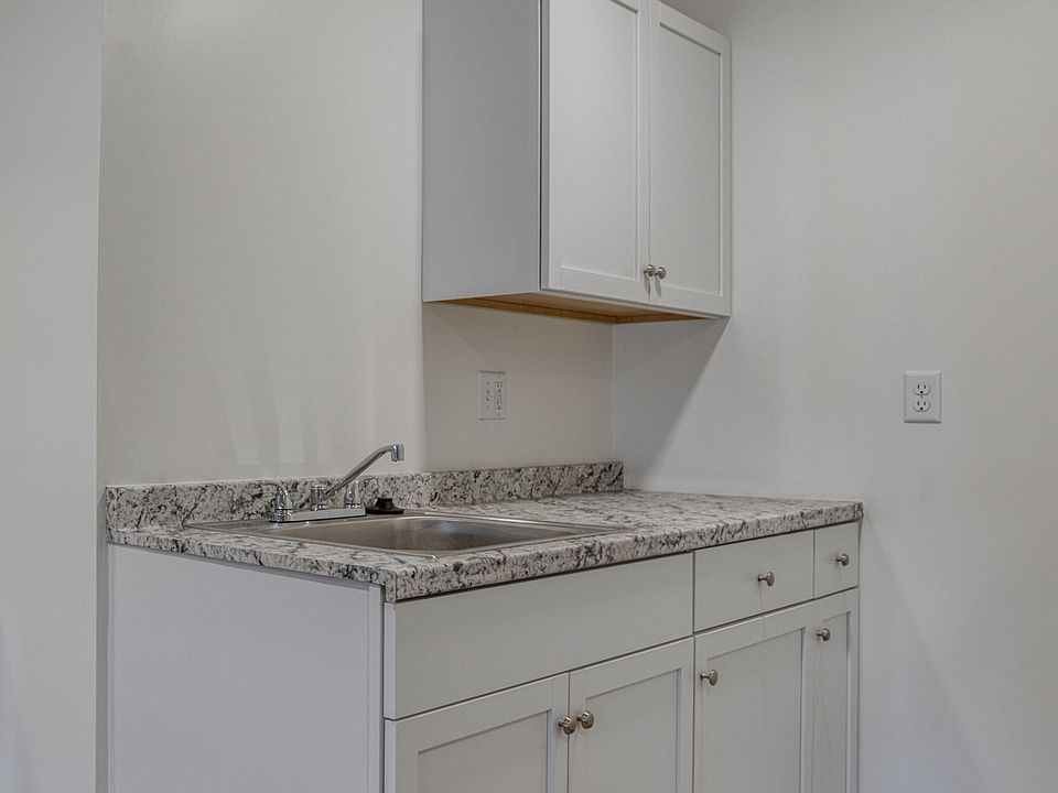 1st image of 356 N Charlotte St #3