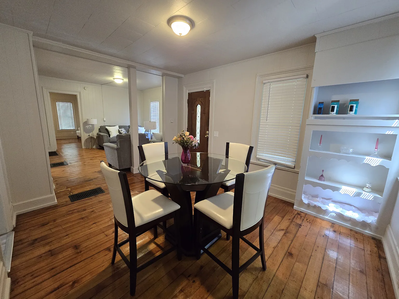 2 bed, 1100 sqft, $1,950 — Photo 4