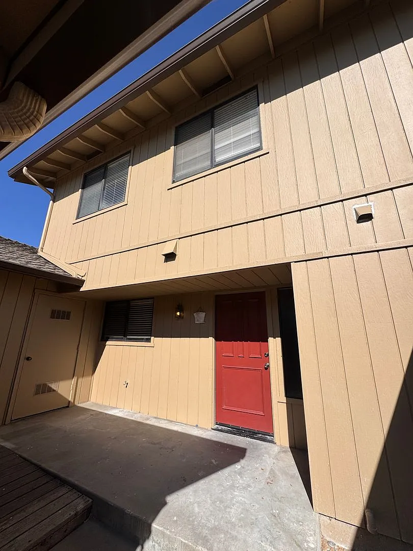 Updated 3 Bedroom 3 Bath Townhome in North Salinas — Photo 2