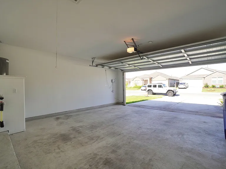 10709 Steinbeck Dr — Photo 32