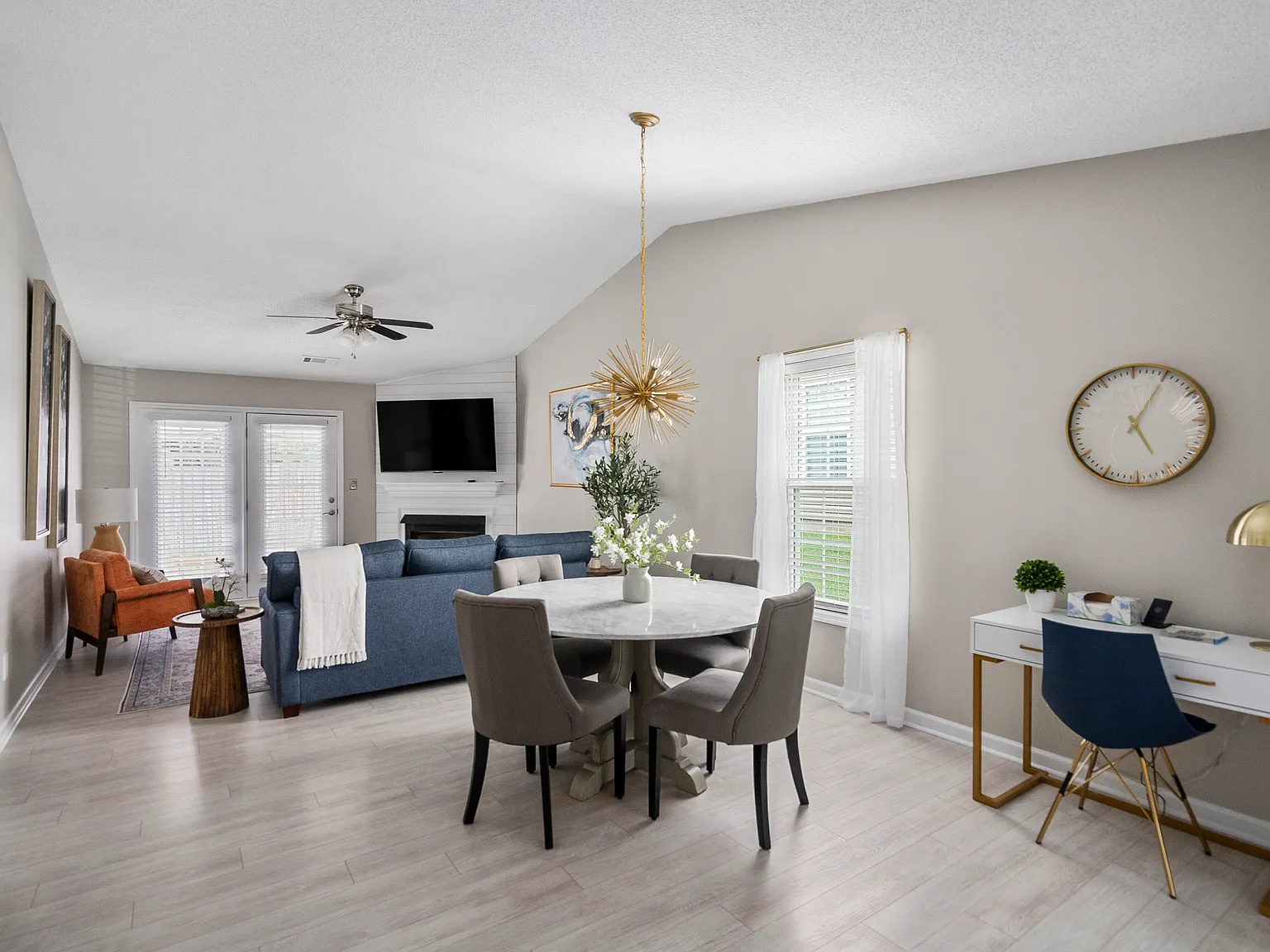 2 bed, 1116 sqft, $2,300 — Photo 4