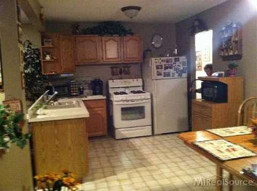 4th image of 32556 Dowland Dr