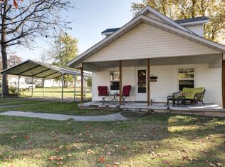 116 E Pearl St, Aurora, MO 65605