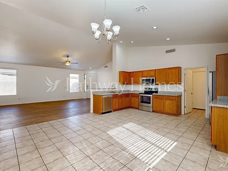 8718 N 57th Ln — Photo 8