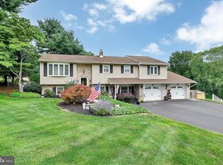 1959 Cedar Dr, Spring Grove, PA 17362