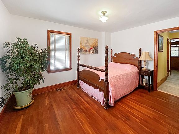 5th image of 19 Woodlawn Hts