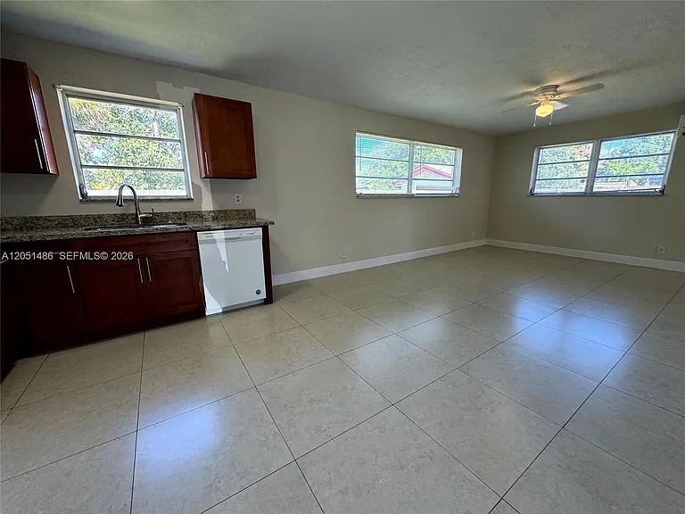 3421 SW 32nd Ct — Photo 4
