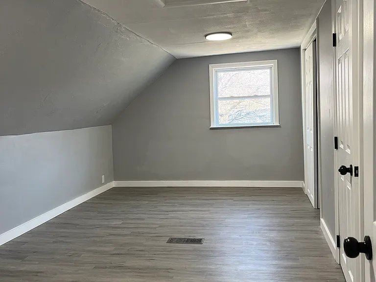 8023 Flora Ave — Photo 10