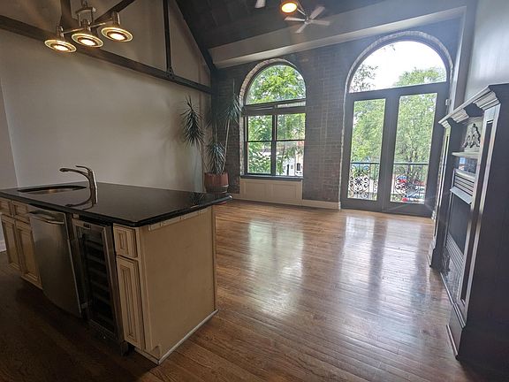 4th image of 1715 Summit St #204