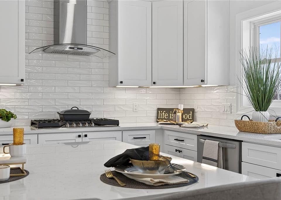 1st image of 1 Stoneridge Rd #1