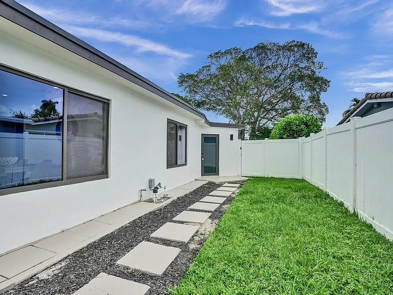 1001 SE 13th Ct — Photo 45