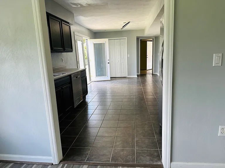 4826 Golfview Dr NE — Photo 7