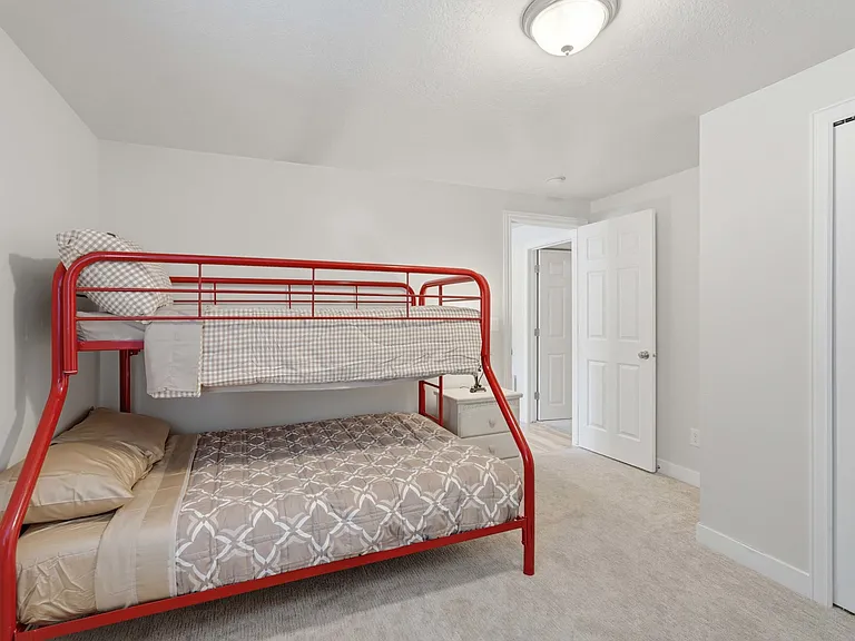 2569 N 2900 E — Photo 21