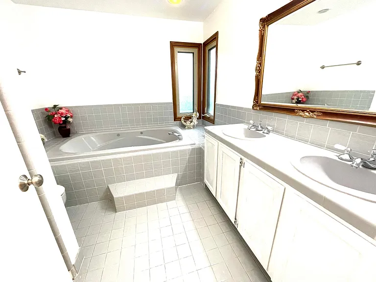 1450 Durand Dr — Photo 6
