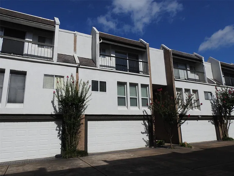 218 Stratford St #3 — Photo 1