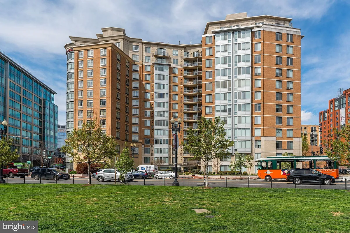 Photo 2 of 35 - 555 Massachusetts Ave NW #1313 - Washington, DC Building Photo - 555 Massachusetts Ave NW #1313