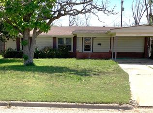 1615 Utica St, Plainview, TX 79072