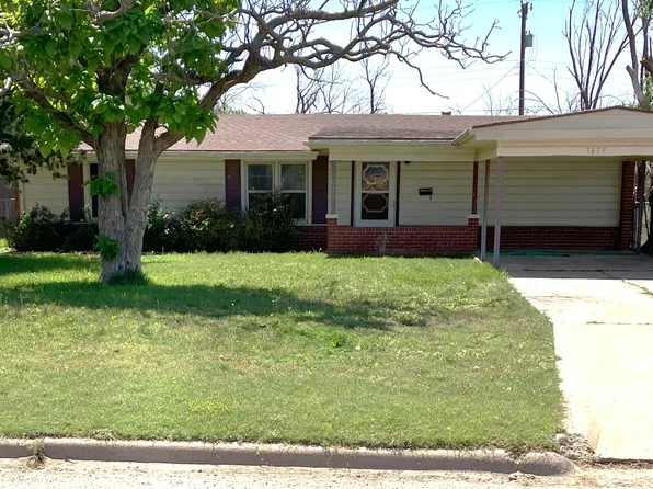 1615 Utica St, Plainview, TX 79072