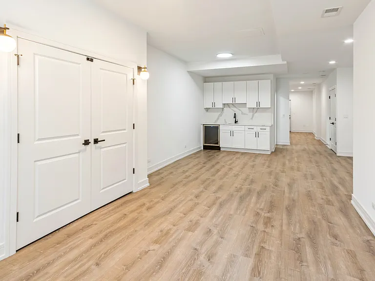 3058 W Cortland St #101 — Photo 8