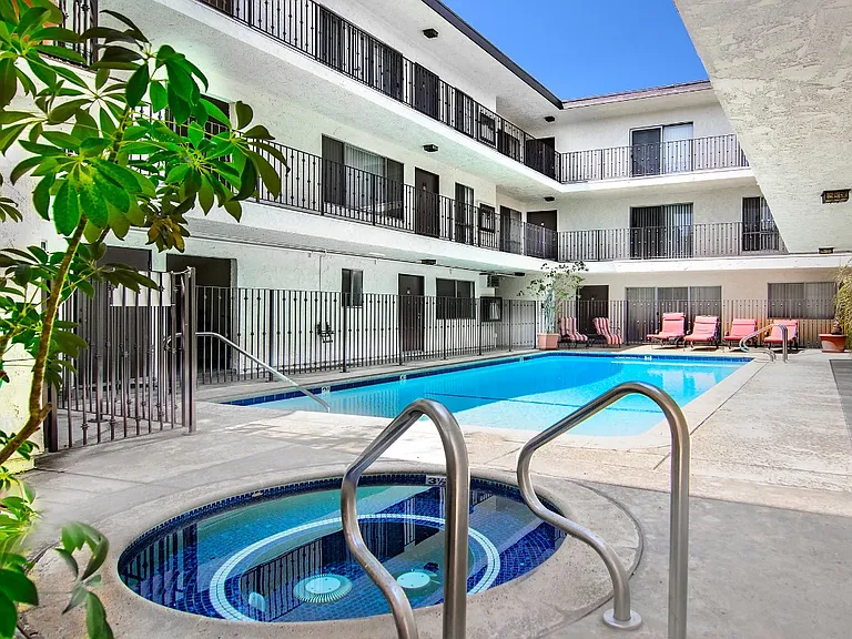 ZELZAH APARTMENTS — Photo 32