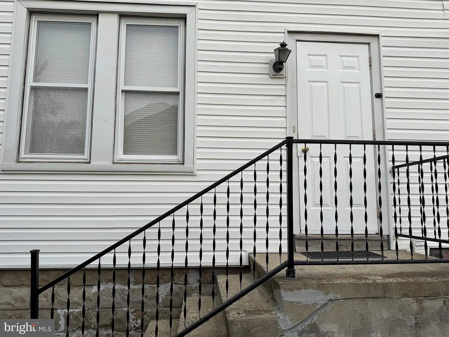 3 bed, 1200 sqft, $2,350 — Photo 2