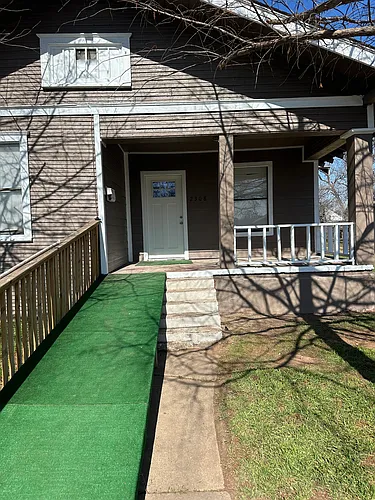 2308 Roberts Ave Photo 1