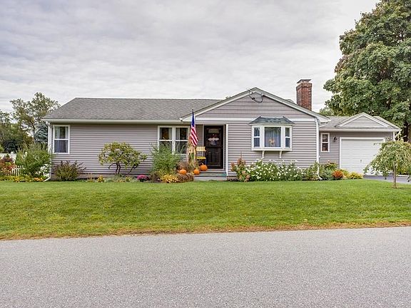 4th image of 20 Helen Dr
