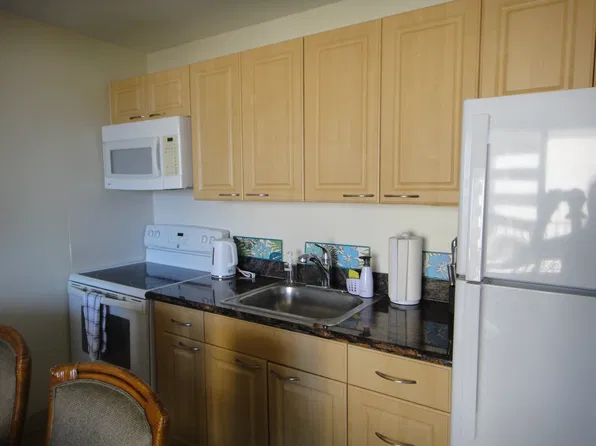 229 Paoakalani Ave, Honolulu, HI