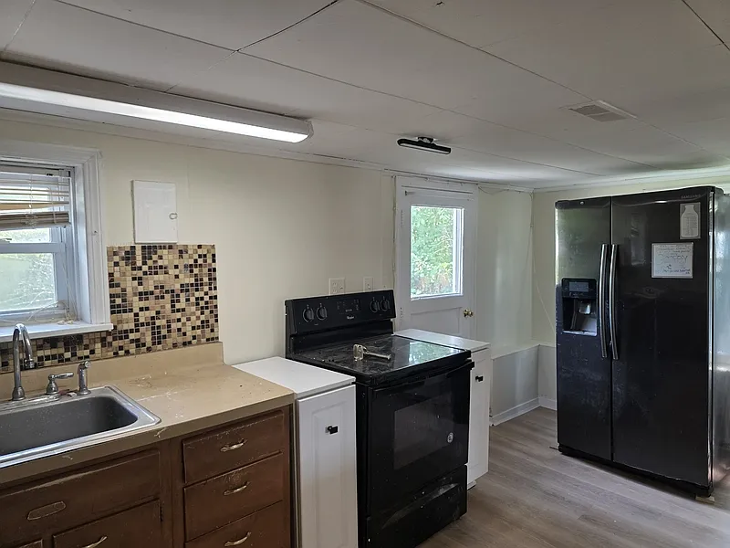 3 bed, 1.5 bath, 1476 sqft, $2,100 — Photo 1