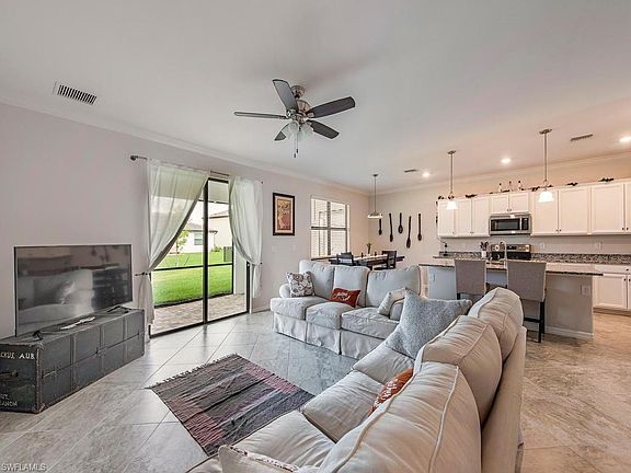 3rd image of 9432 Glenforest Dr