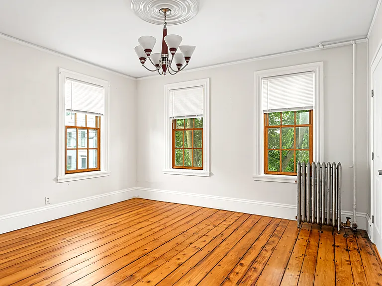 104 Sheldon St — Photo 3