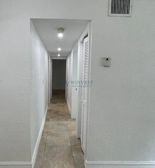 150 SW 10th St #2 — Photo 12