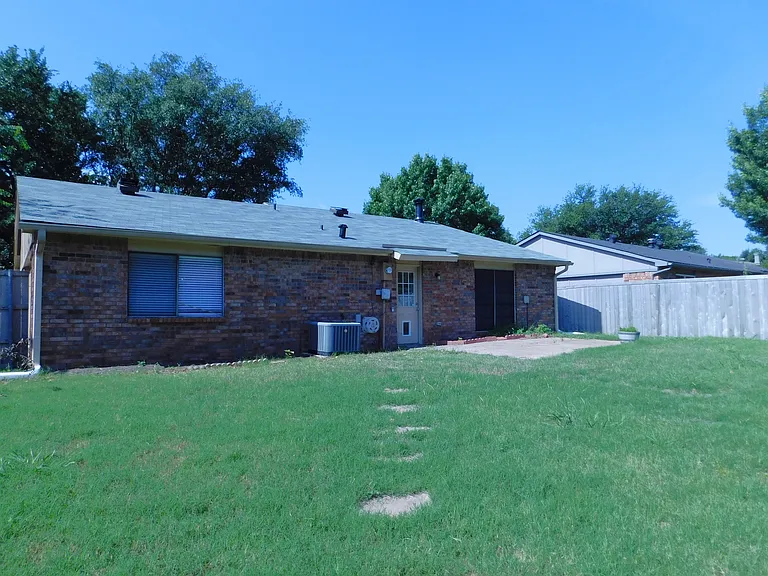 5529 Gates Dr — Photo 22