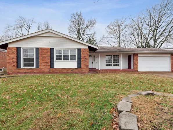 3910 Fairway Dr, Florissant, MO 63033