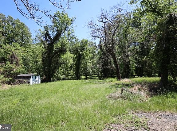 3rd image of 18465 Brooke Rd